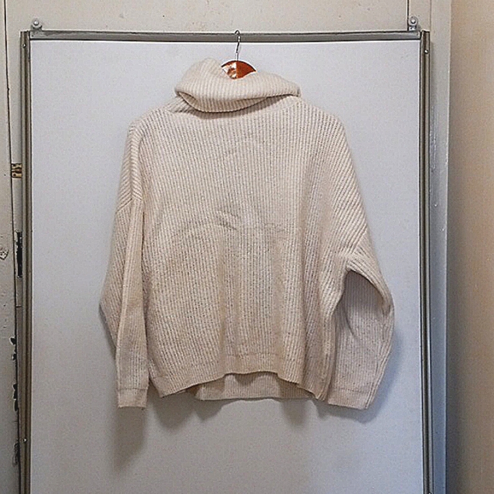 H&M crowl sweater